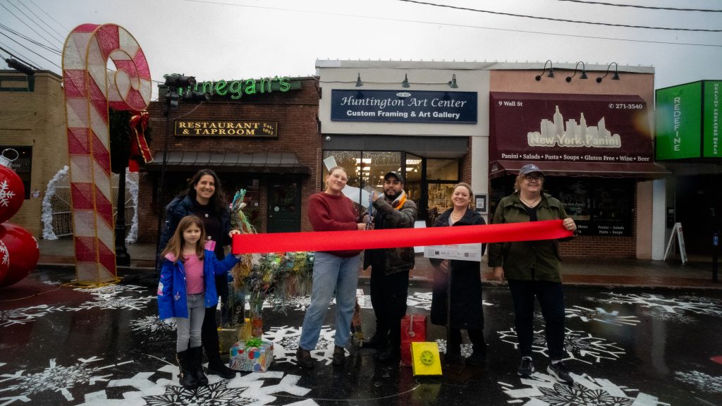Diane Palma of Digho Arts with daughter, Rose, Bri Sanders of Upsculpt, Jose Tutiven of Colored Colors, Wendy Curtis of Huntington Fine Arts Center and Evangeline Knell of Going Local TV. Photo Credit Kyle Pinaro
